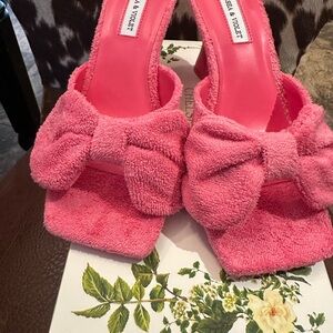 NEW Chelsea & Violet Pink Bow Mules